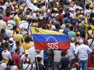Supporters of Venezuelan opposition leader and self-proclaimed interim president Juan Guaido attend a rally in Caracas on May 11, 2019. (YURI CORTEZ / AFP)