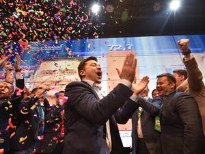 Ukrainian comedian and presidential candidate Volodymyr Zelensky reacts after the announcement of the first exit poll results in the second round of Ukraine's presidential election at his campaign headquarters in Kiev on April 21, 2019.  (AFP)