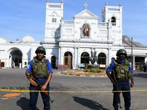 Sri Lankan security personnel stand guard in front of St Anthony's Shrine two days after it was attacked as part of a string of suicide bomb attacks on churches and hotels, in Colombo on April 23, 2019. (Lakruwan Wanniarachchi, AFP )