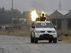 Fighters loyal to the Libyan internationally-recognised Government of National Accord (GNA) fire a heavy machine gun during clashes against forces loyal to strongman Khalifa Haftar, on May 21, 2019. (Mahmud TURKIA / AFP)