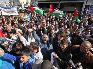 Jordanian protesters wave their national flags and Palestinian flags during a demonstration against the U.S. president's decision to recognize Jerusalem as the capital of Israel. (AFP)