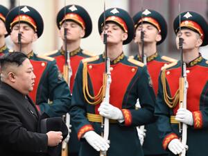 North Korean leader Kim Jong Un walks past honour guards during a welcoming ceremony upon arrival at the railway station in the far-eastern Russian port of Vladivostok on April 24, 2019. (Kirill KUDRYAVTSEV / AFP)