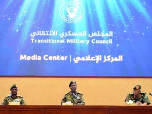 Spokesman of the Sudan's Transitional Military Council Lieutenant General Shamseddine Kabbashi (C) speaks during a press conference in Khartoum on May 7, 2019. (MOHAMED EL-SHAHED / AFP)