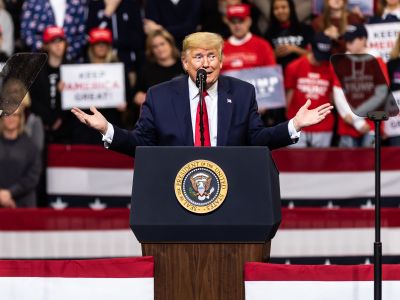 توقف عن السير فجأة وبدأ يرقص..