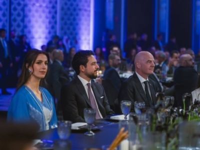 الأميرة رجوة تتألق بإطلالة زرقاء ملكية تعكس الأنوثة والرقي