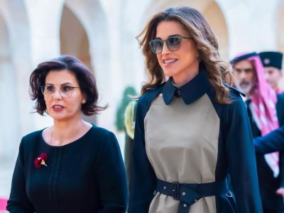 الملكة رانيا تتألق بإطلالة رسمية وعصرية خلال استقبال الرئيس الألباني في قصر الحسينية
