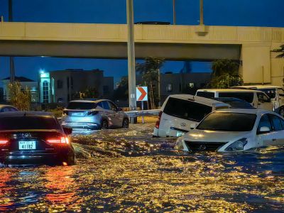 Flash floods hit Gulf countries, kill five in Oman