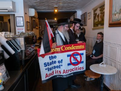 Anti-Israel protest in a Brooklyn cafe