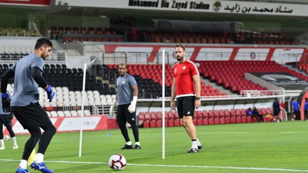 Al Jazira's goalkeeping coach, Manuel Almunia training his players (Photo: Supplied)