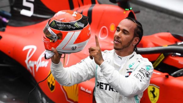 هاميلتون يفوز ويهدي انتصاره للاودا