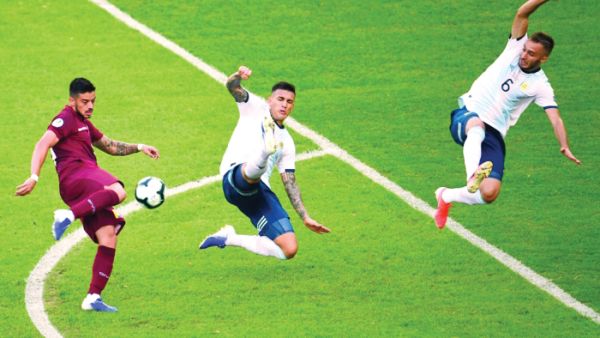 الأرجنتين تتخطى عقبة فنزويلا دون عناء يذكر