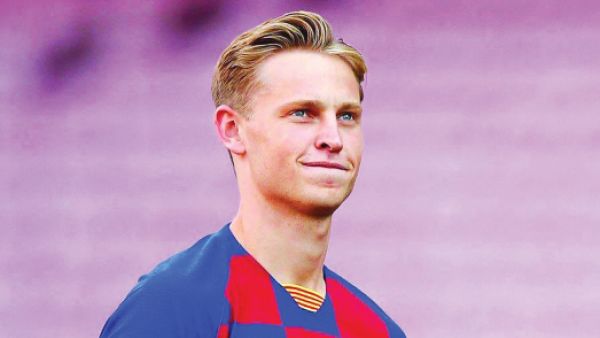 فرينكي دي يونغ خلال تقديمه الرسمي