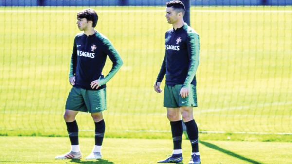 صورة أرشيفية لرونالدو وفيليكس خلال تدريبات منتخب البرتغال