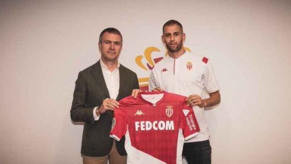 سليماني (يمين) يرفع قميص موناكو