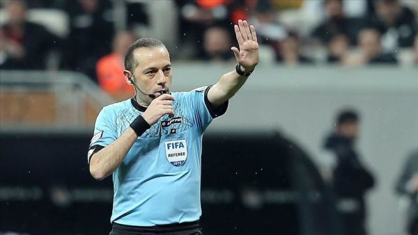 Cuneyt Cakir (Photo: AA)