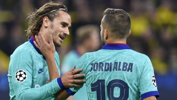 جوردي آلبا (يمين)