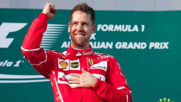 فيتيل يحتفل بالفوز