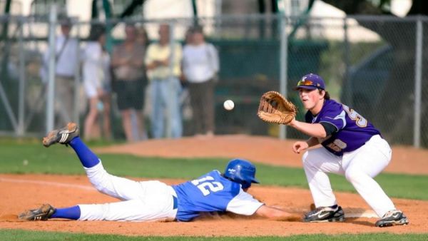 New research finds kids who concentrate on only one sport may be at risk for stress fractures, tendinitis and knee injuries (Photo: KeithJJ/pixabay)