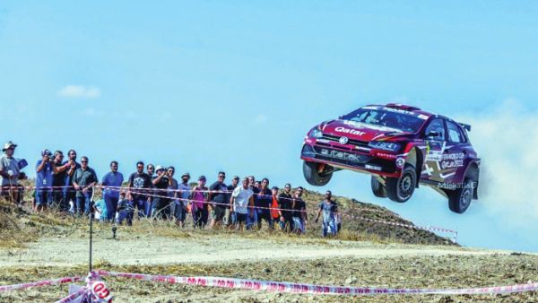 العطية يواصل التألق