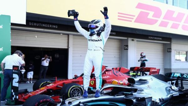 بوتاس يحتفل بفوزه