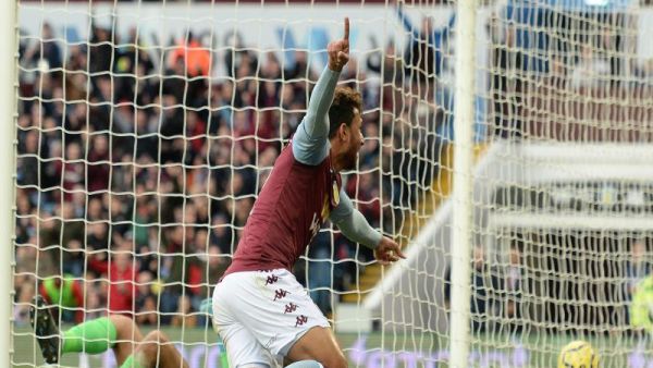 تريزيغيه يحتفل بهدفه