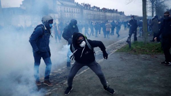 أصحاب السترات الصفراء ينضمون للحركة الاحتجاجية الأخيرة