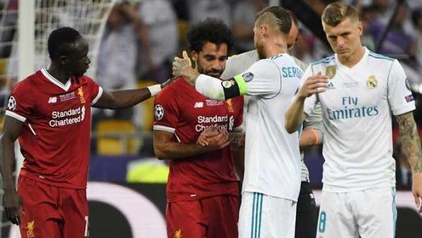 صلاح بعد تعرضه للإصابة في نهائي دوري الأبطال الموسم قبل الماضي