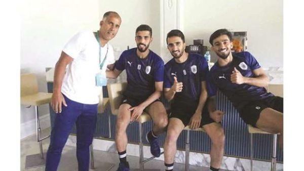 (From left) Former Al Sadd midfielder Felipe Jorge poses with current players Hassan al-Haydos, Ali Assadalla and Tarek Salman during a training session. (Twitter/AlsaddSC)