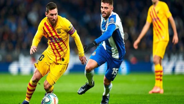 ميسي خلال اللقاء (يسار)