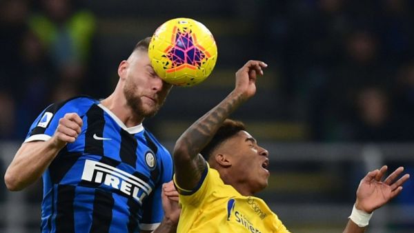 ميلان شكرينيار (يسار)