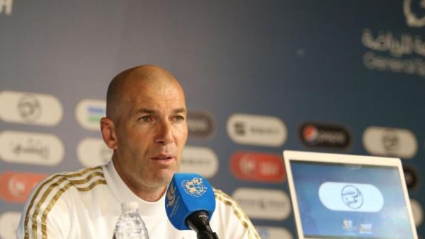 Real Madrid coach Zinedine Zidane speaks to the media in Jeddah. (SPA)