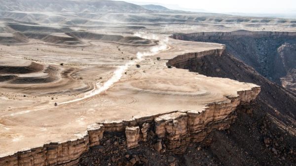 A Rallyist speeds past a scenic stage nine of the Dakar Rally on Tuesday, won by Frenchman Stephane Peterhansel. (Photo: Saudi Gazette)