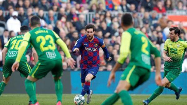 ميسي يتألق مجدداً