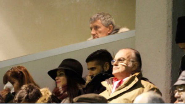 سيتيين يتابع المباراة من المدرجات