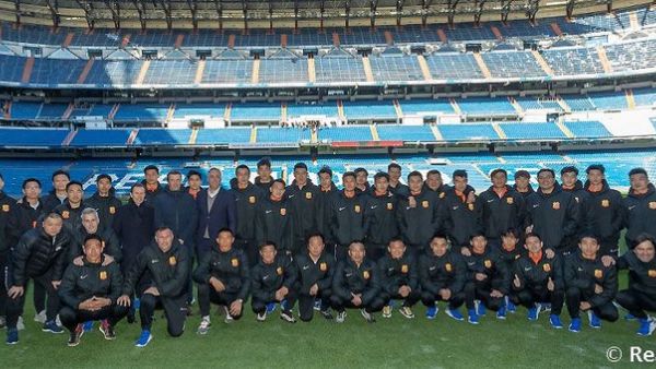 فريق ووهان في ملعب سانتياغو بيرنابيو