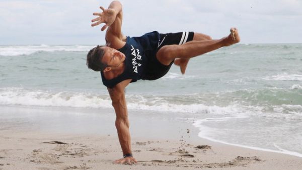 The program combines ground-based movement with elements from various bodyweight-training disciplines to create a fun and challenging workout. (Social media)