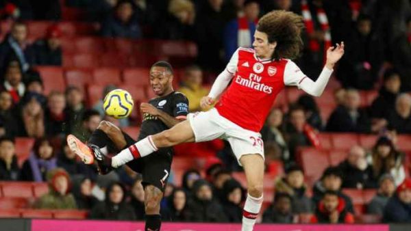 من مواجهة سابقة بين آرسنال ومانشستر سيتي