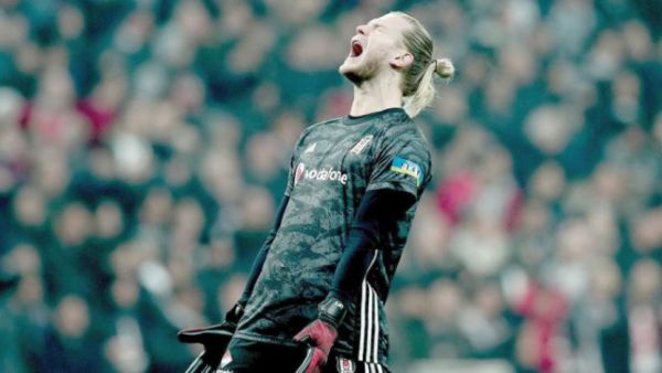 لوريس كاريوس