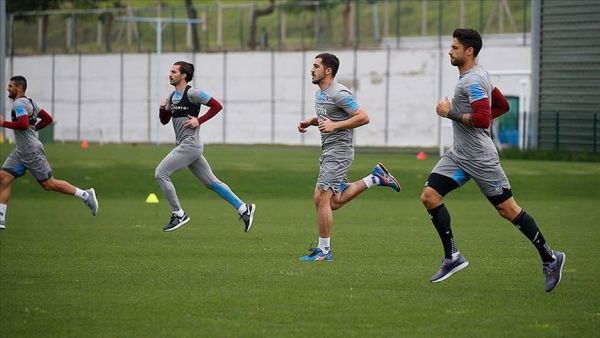 Small group of players join Monday's training session following coronavirus protocols (Photo: AA)