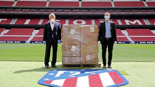 Masks to be distributed in San Blas-Canillejas District near club’s stadium (Photo: AA)
