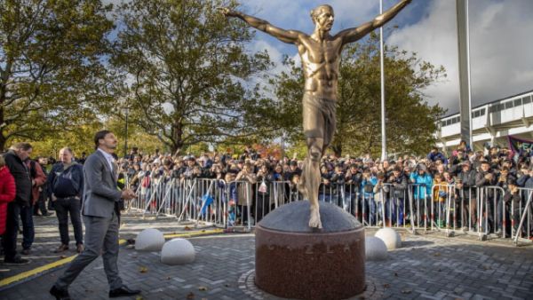 تمثال إبراهيموفيتش