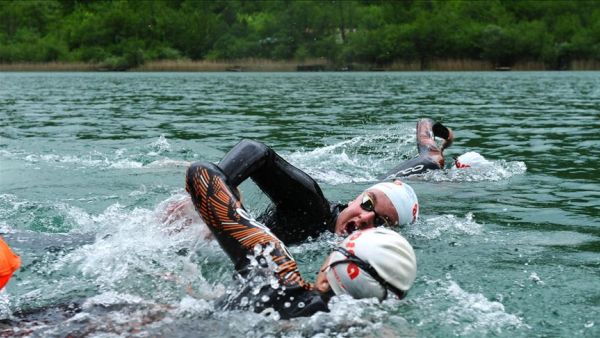 Coronavirus forces teenaged triathlon athletes to train in Boracko Lake (Photo: AA)