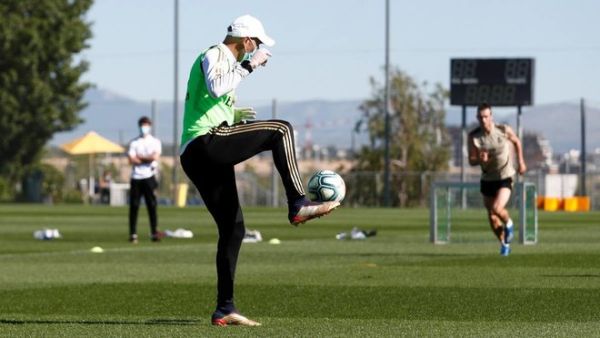 زيدان خلال تدريبات ريال مدريد