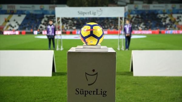 Suspended on March 19, league resumes with strict measures following worldwide pandemic (Photo: AA)