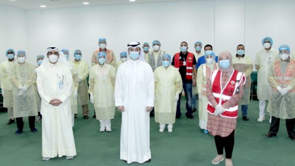 Dr. Saqr Al Mulla with the team of the Ministry of Health (Photo: Arab Times)
