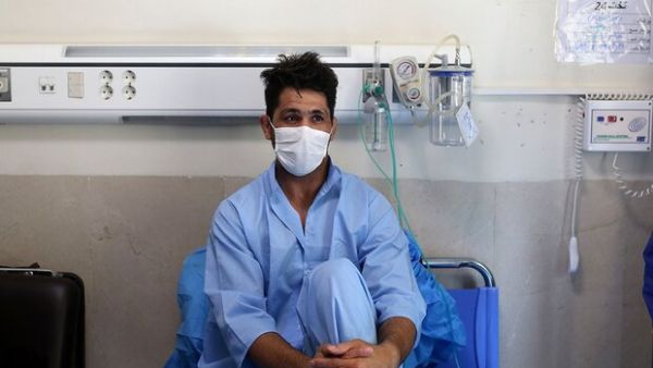 Photo: Hossein Nouri in Masih Daneshvari Hospital/Borna News Agency