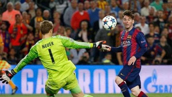 ميسي يسجل هدفه الشهر في شباك الحارس مانويل نوير