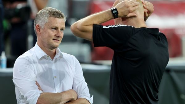 أولي غونار سولشاير (يسار)