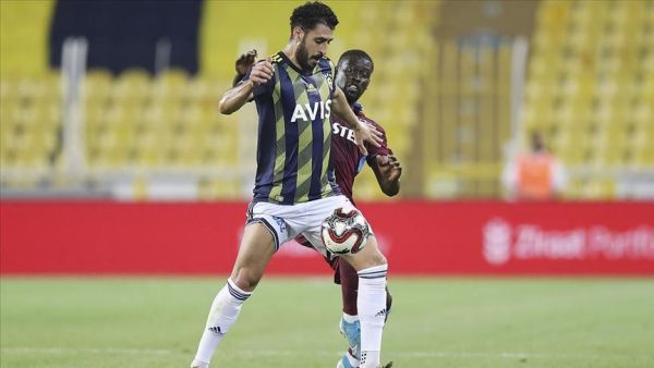 Turkish midfielder will play for Istanbul side for at least another year (Photo: AA)