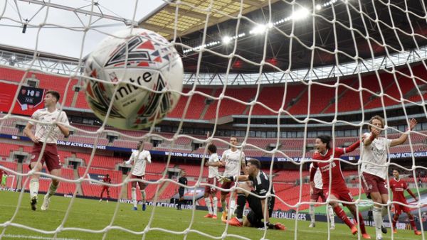 الدوري الإنجليزي يعود من جديد